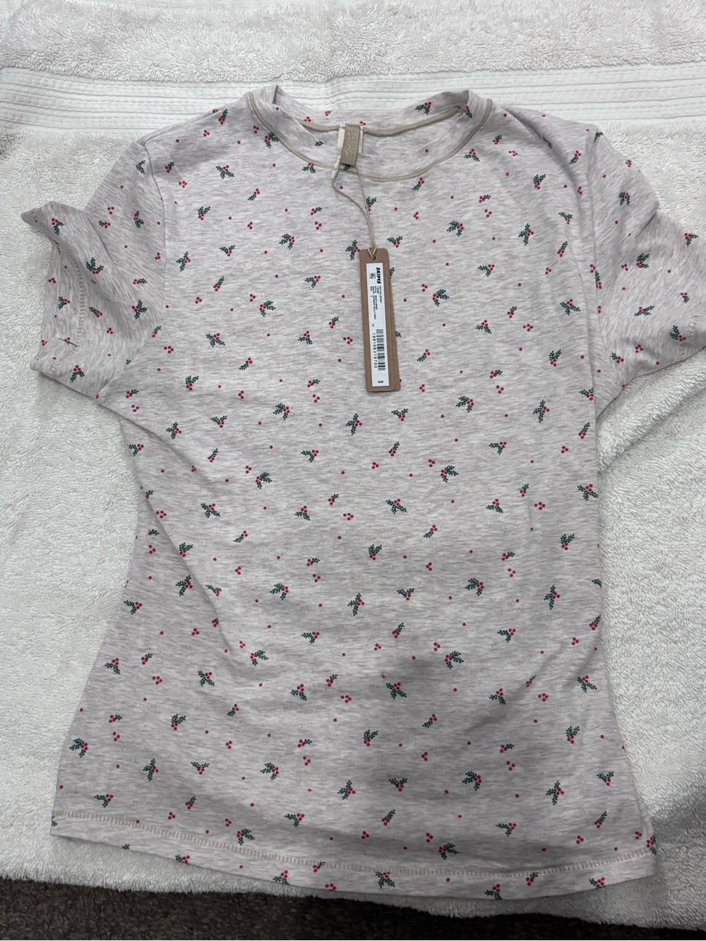 NWT SKIMS Gray Holly Berry Print T-Shirt – Size Medium